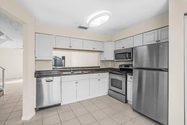 $2,750 | 9112 Southwest 21st Court, Unit E, Boca Raton, FL 33428
