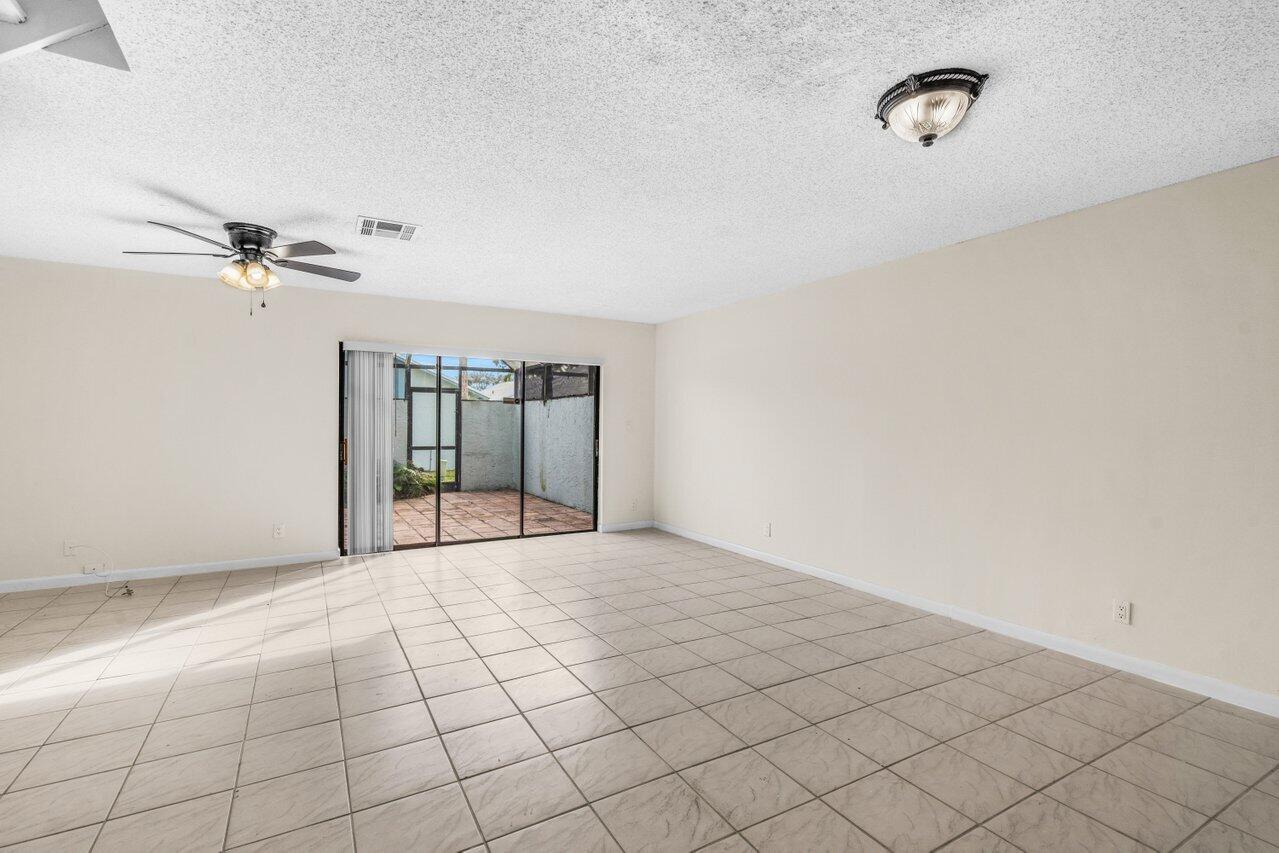 9112 Southwest 21st Court, Unit E Boca Raton, FL 33428 - Photo 8 of 23 010-9112Southwest21stCourt-BocaRaton-FL-
