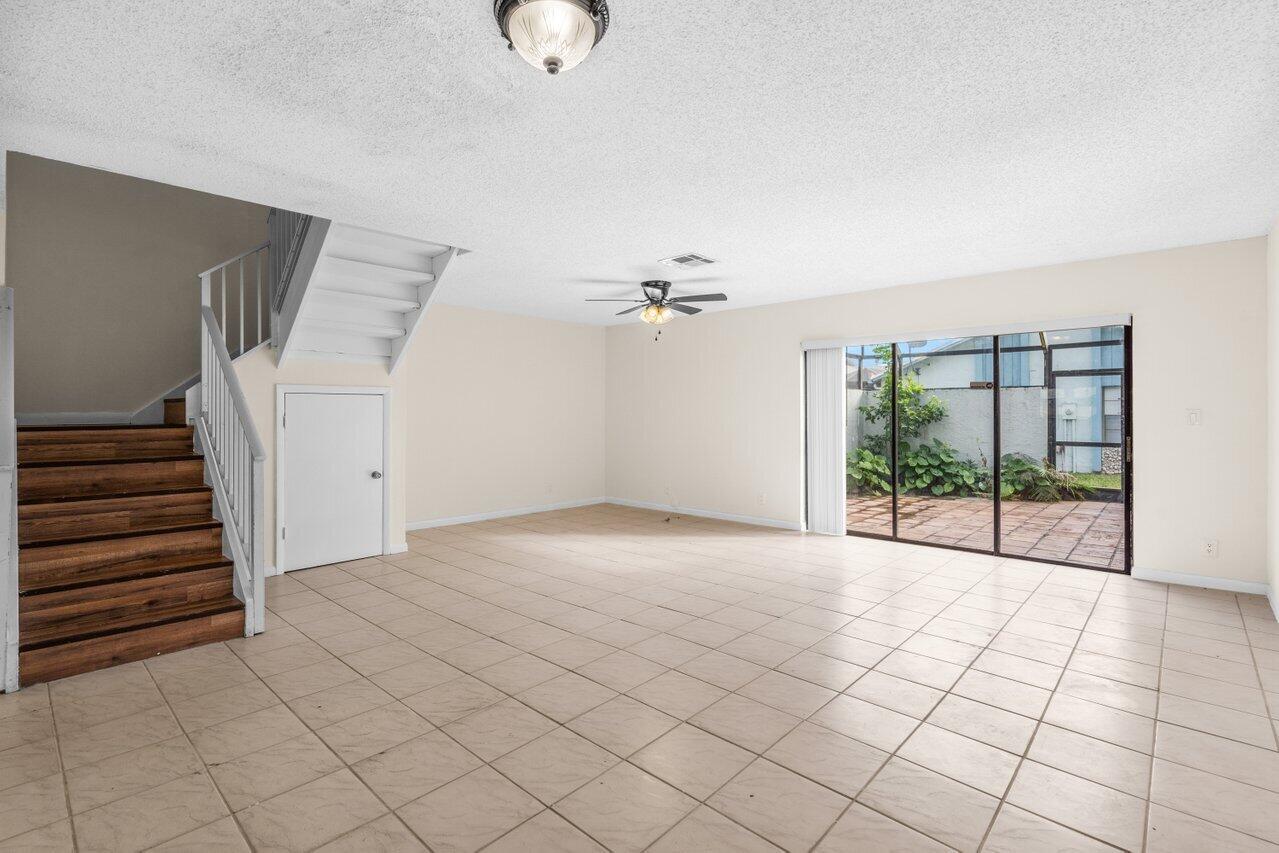 9112 Southwest 21st Court, Unit E Boca Raton, FL 33428 - Photo 9 of 23 011-9112Southwest21stCourt-BocaRaton-FL-