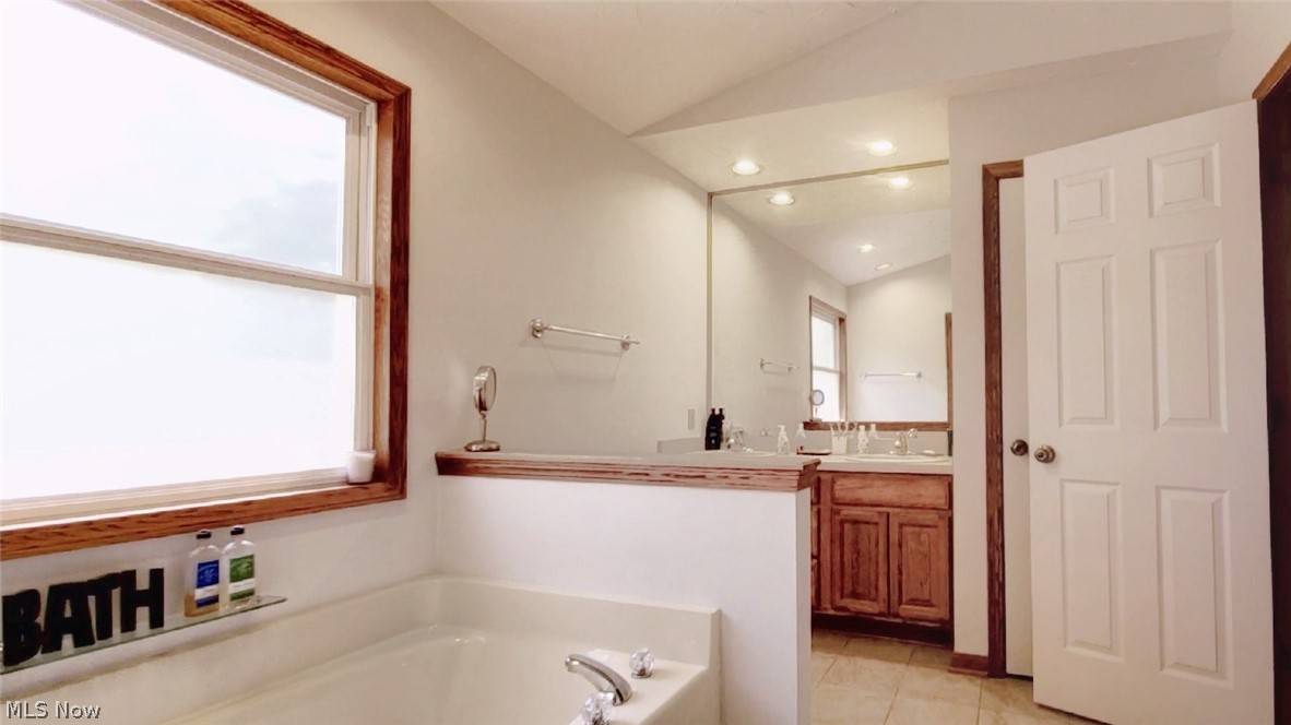 2686 Wright Road Akron, OH 44320 - Photo 15 of 30 2nd Floor = Owner En-Suite Bath