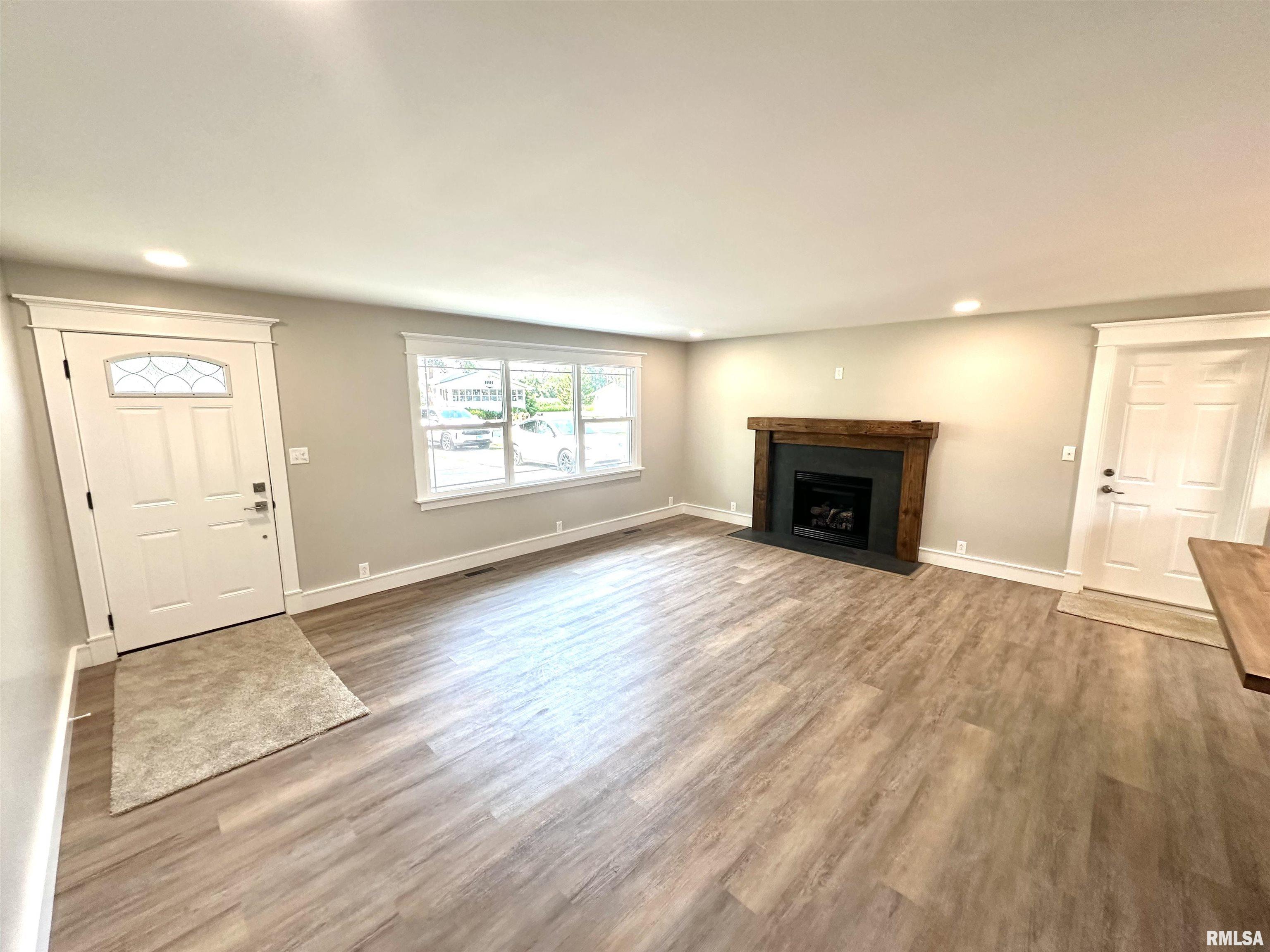 119 Randolph Drive Centralia, IL 62801 - Photo 3 of 14