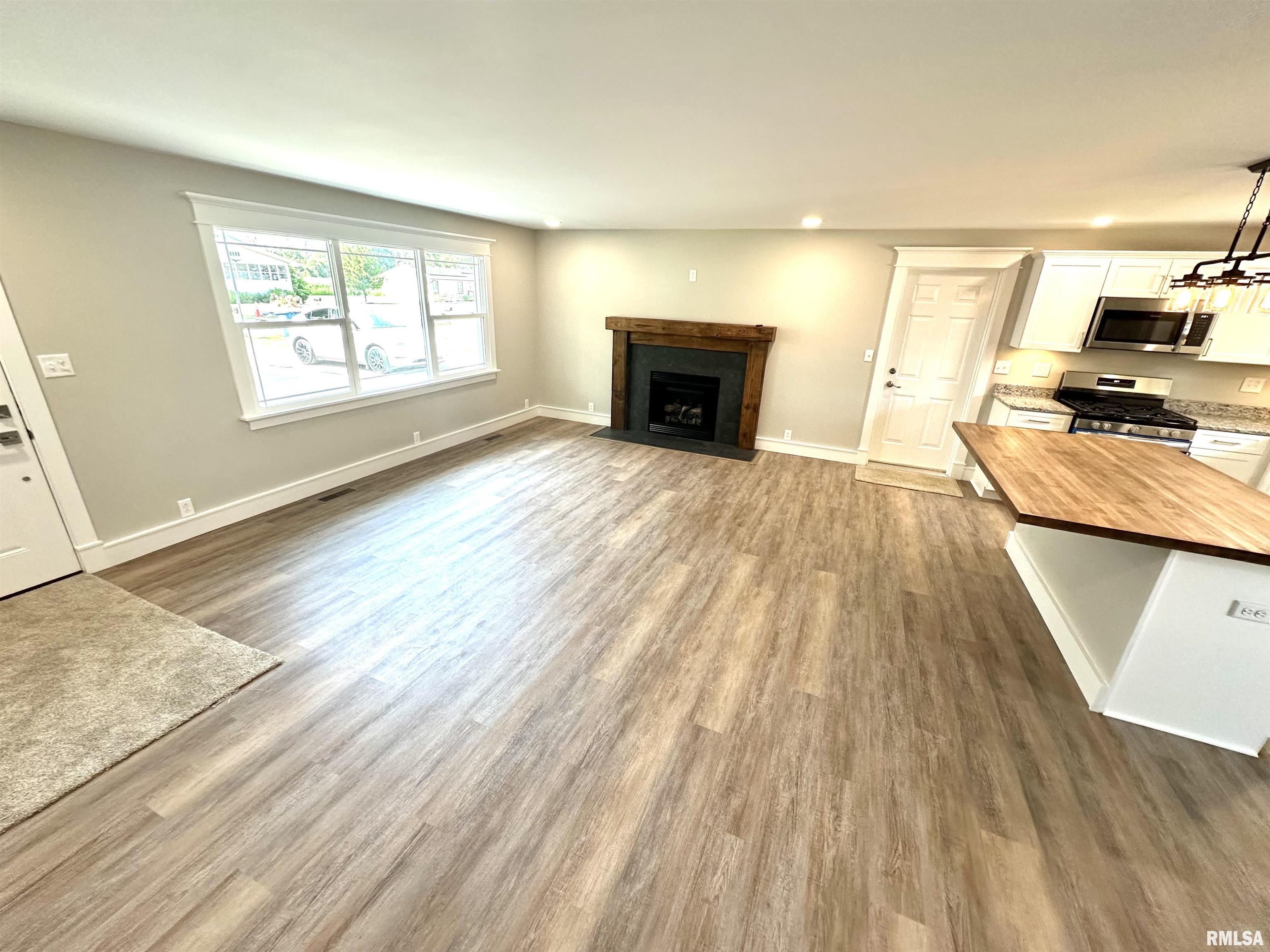 119 Randolph Drive Centralia, IL 62801 - Photo 4 of 14