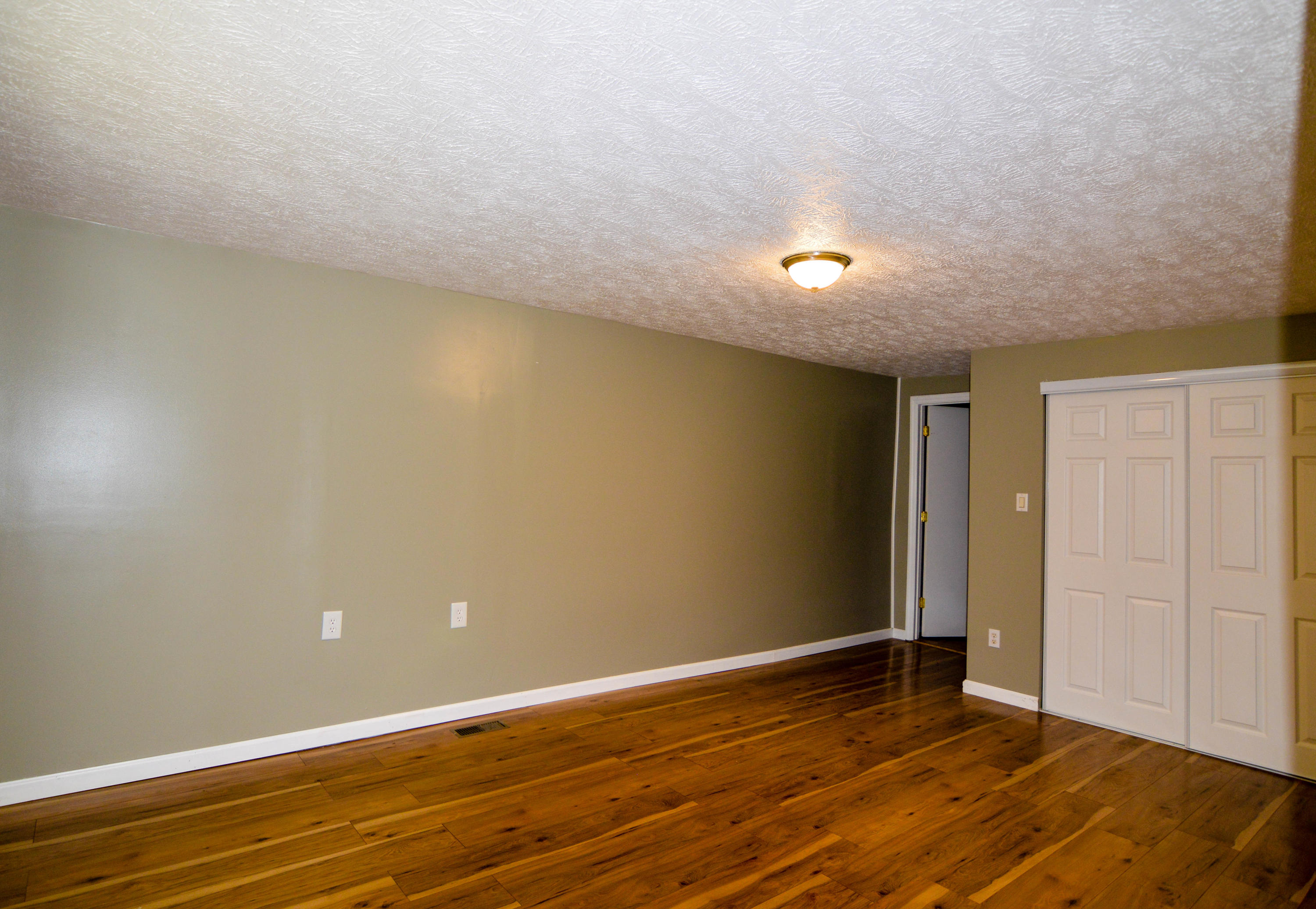 806 Cemetery Road Oliver Springs, TN 37840 - Photo 17 of 39 Master Bedroom