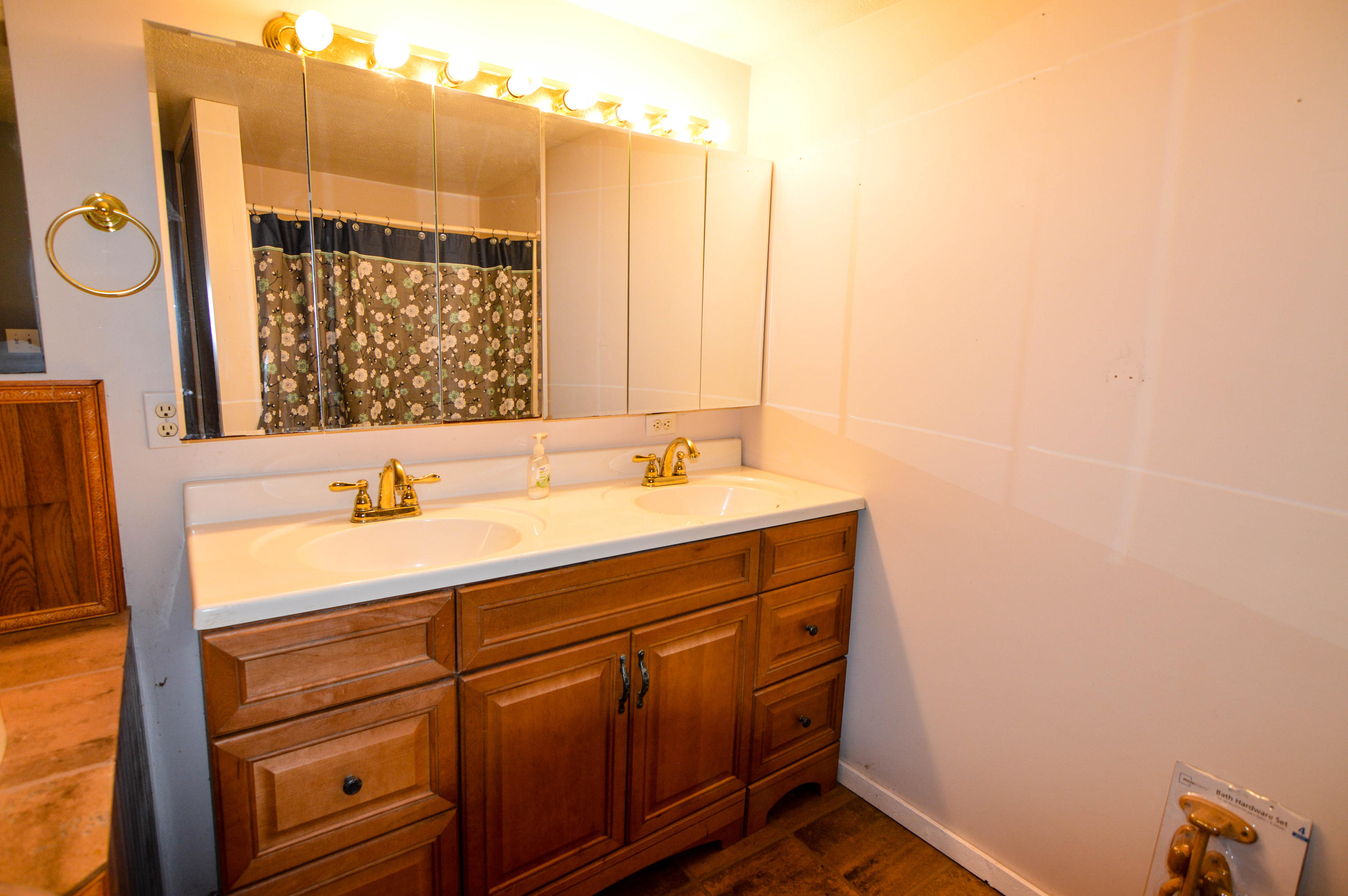 806 Cemetery Road Oliver Springs, TN 37840 - Photo 20 of 39 Master Bath