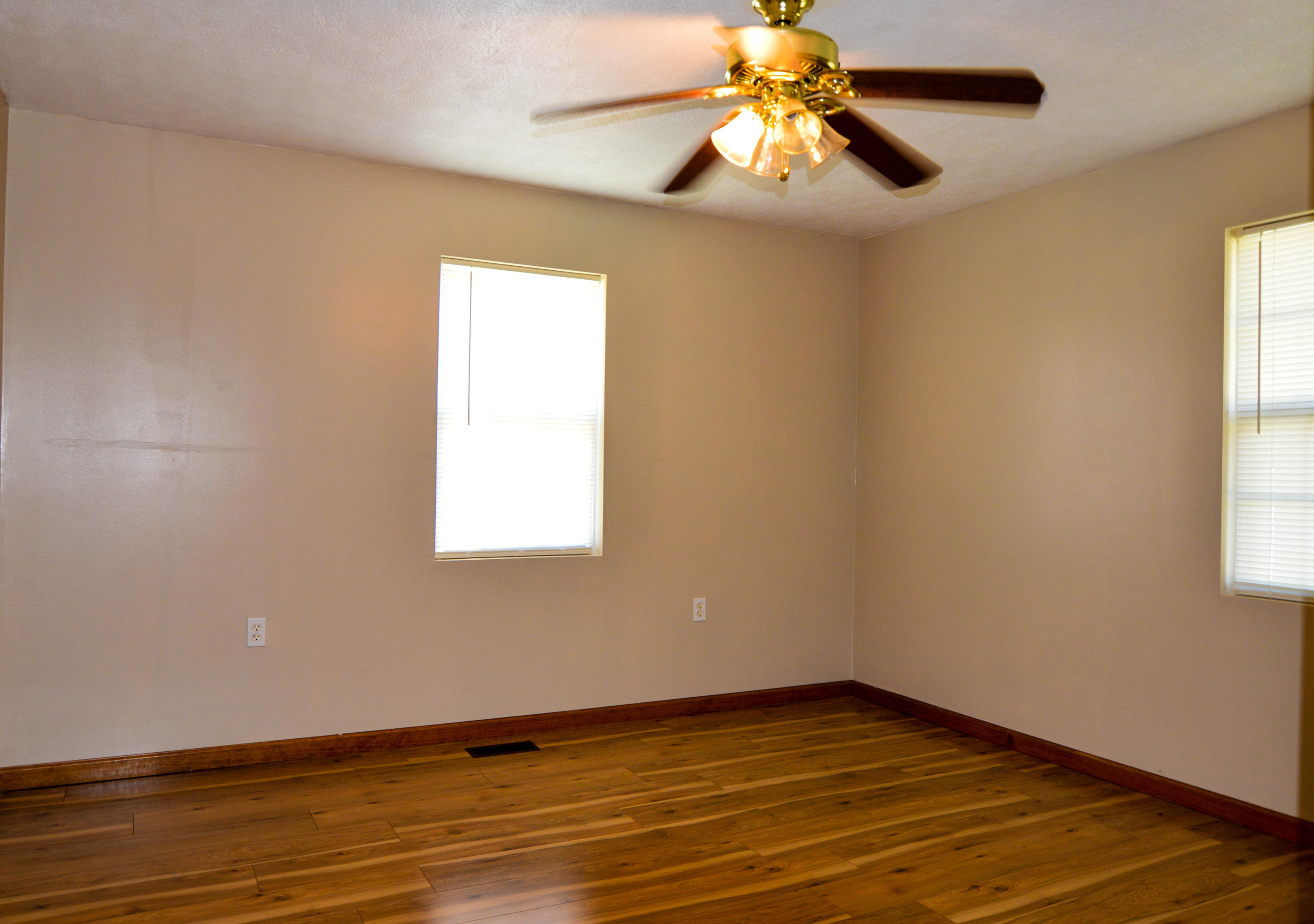 806 Cemetery Road Oliver Springs, TN 37840 - Photo 22 of 39 Bedroom 2