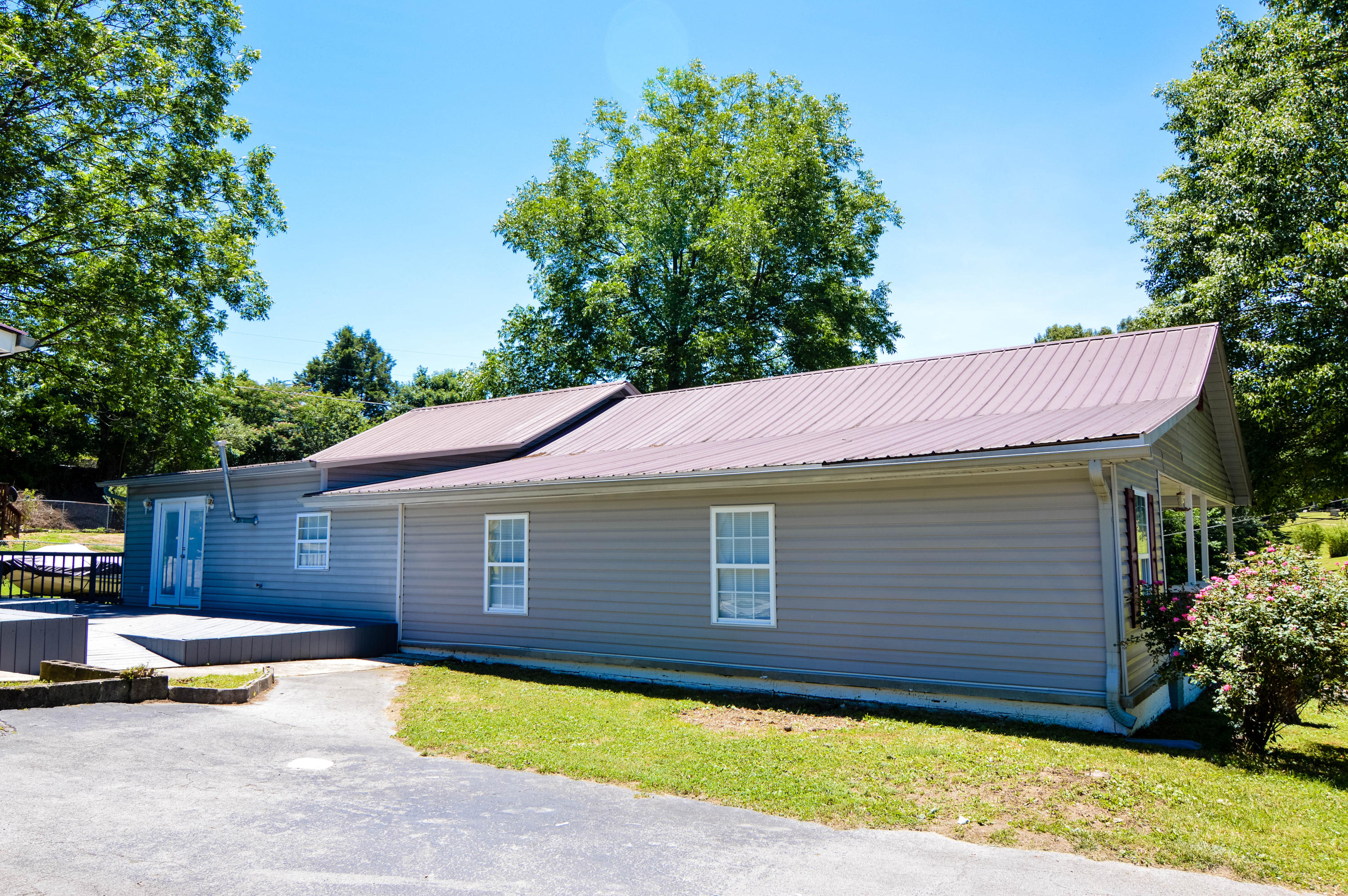 806 Cemetery Road Oliver Springs, TN 37840 - Photo 28 of 39 Side of House