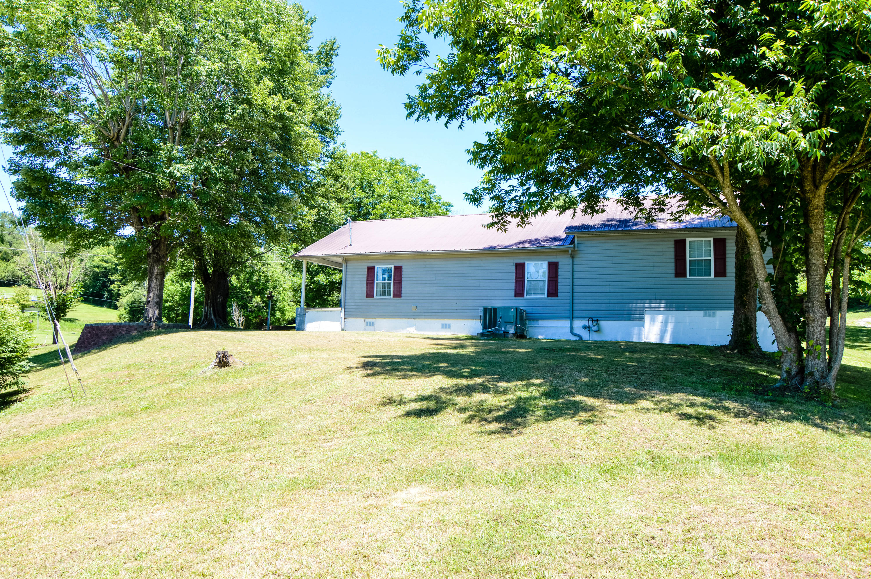 806 Cemetery Road Oliver Springs, TN 37840 - Photo 33 of 39 Yard