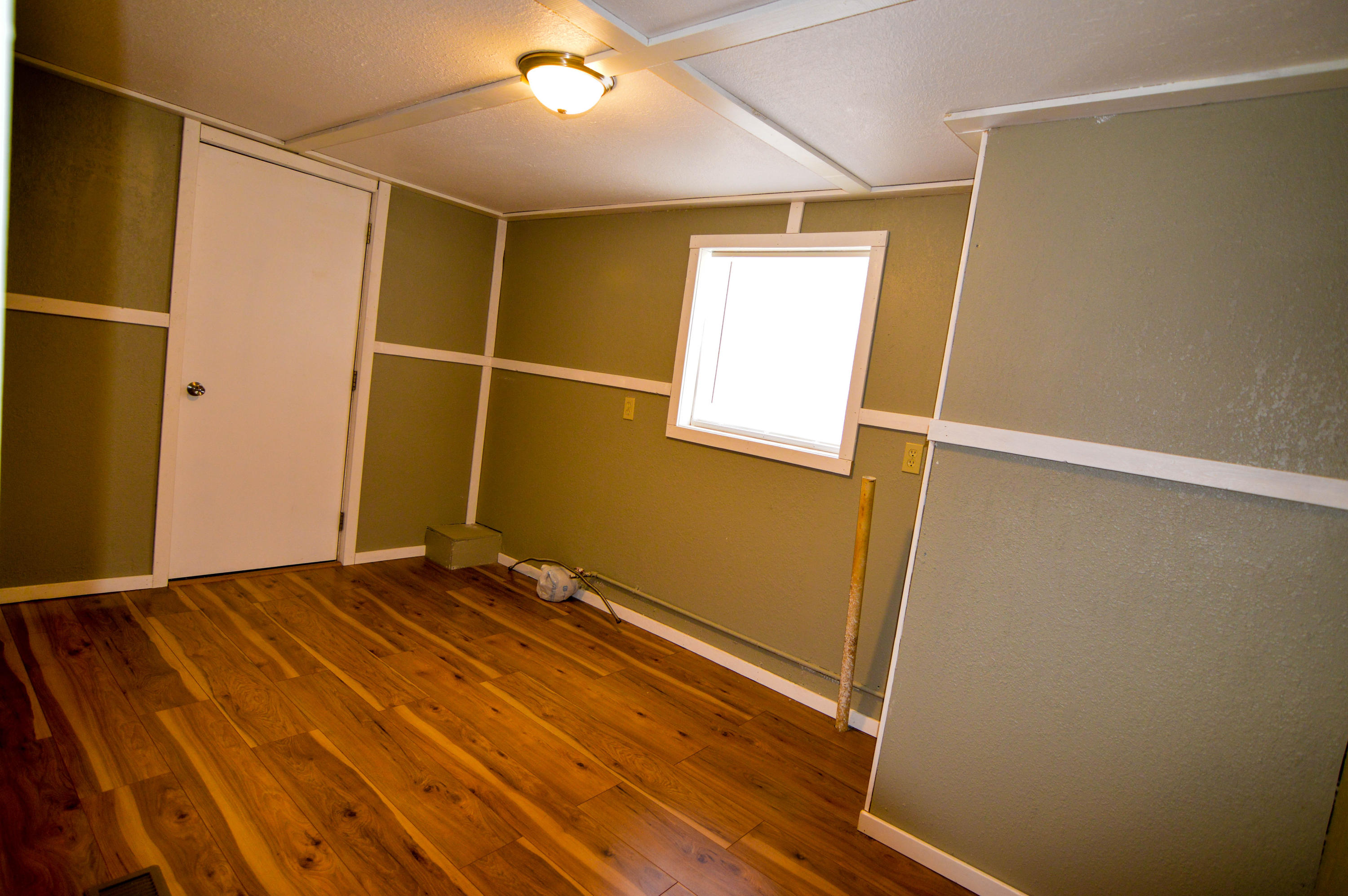 806 Cemetery Road Oliver Springs, TN 37840 - Photo 37 of 39 Laundry Room