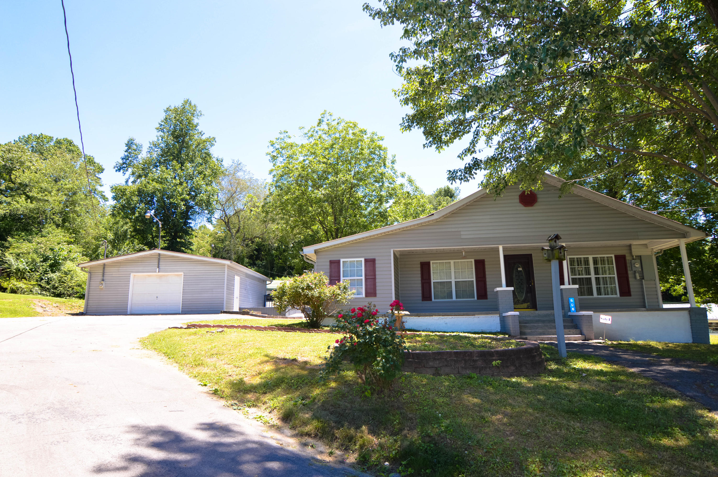 806 Cemetery Road Oliver Springs, TN 37840 - Photo 39 of 39 Front