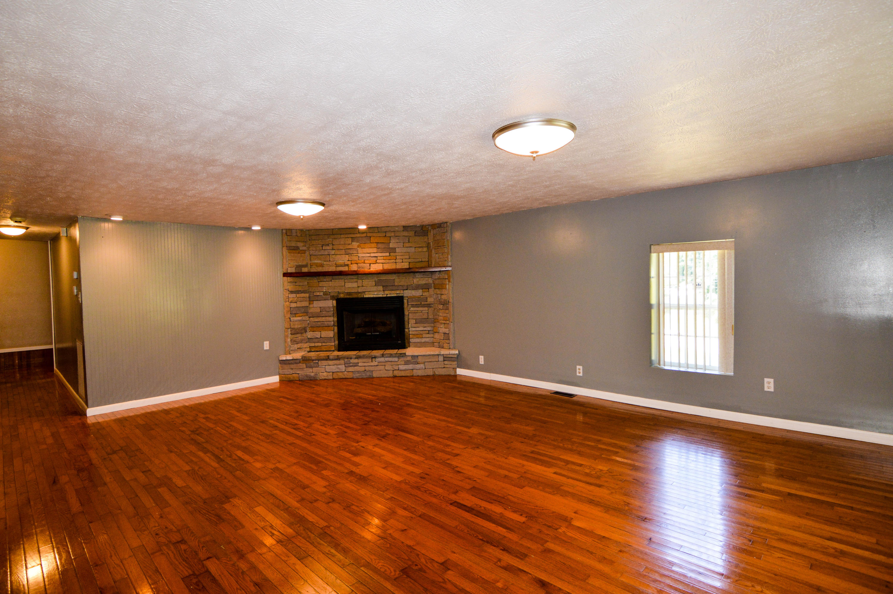 806 Cemetery Road Oliver Springs, TN 37840 - Photo 5 of 39 Living Room