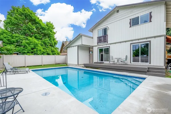 $879,000 | 208 West Street, Leavenworth, WA 98826