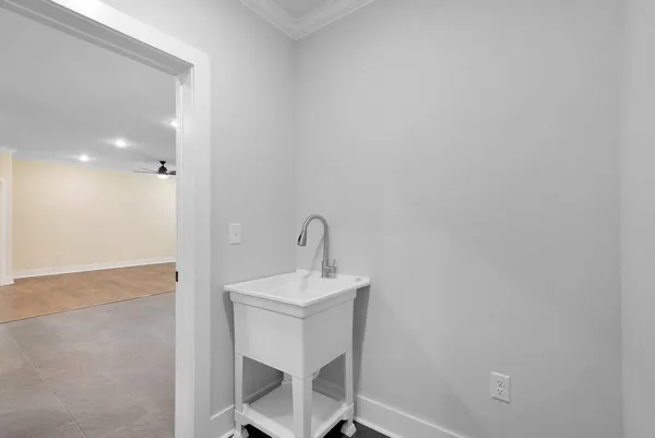 an empty room with windows and ceiling fan