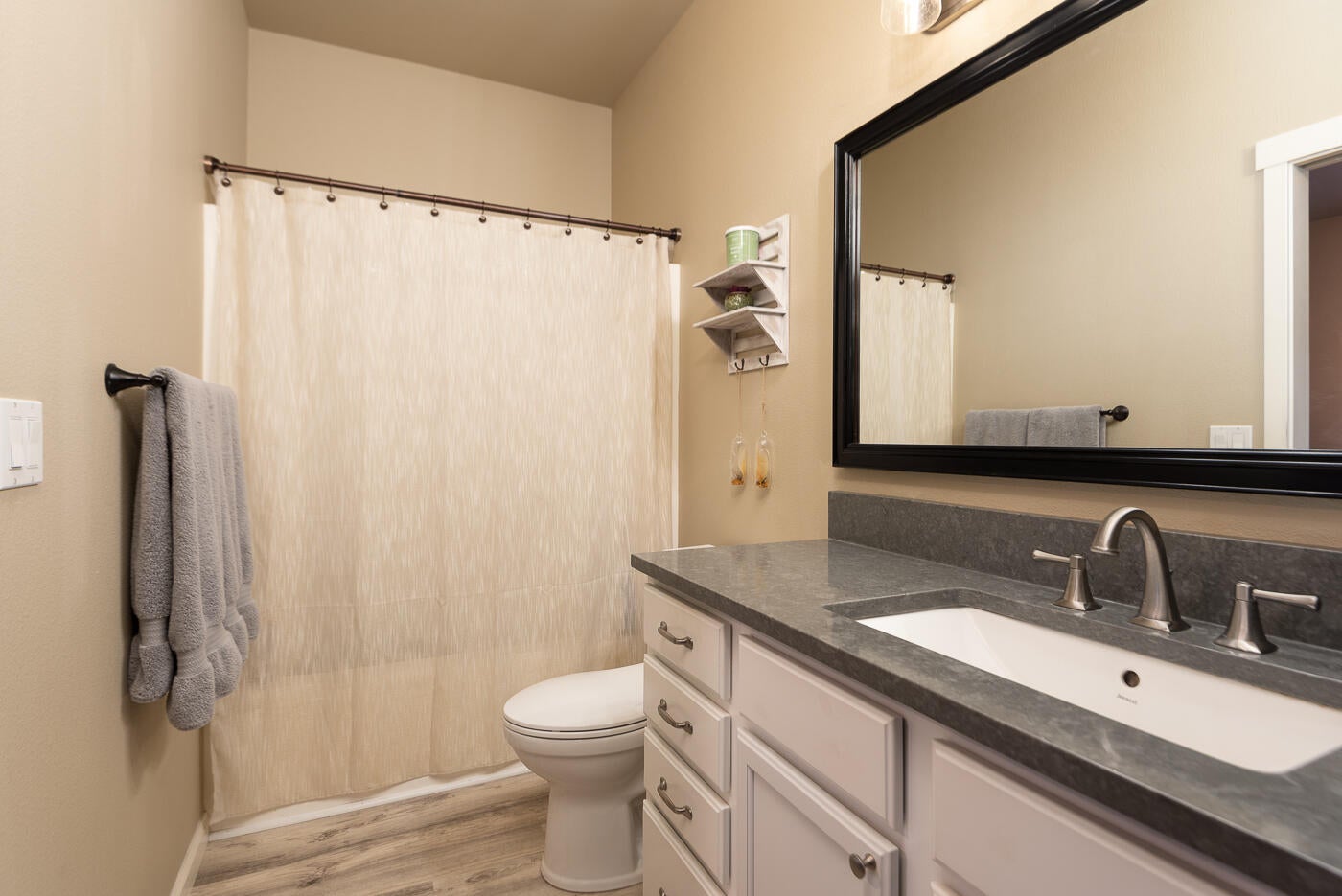 63790 Stanley Way Bend, OR 97701 - Photo 14 of 27 Main Bath