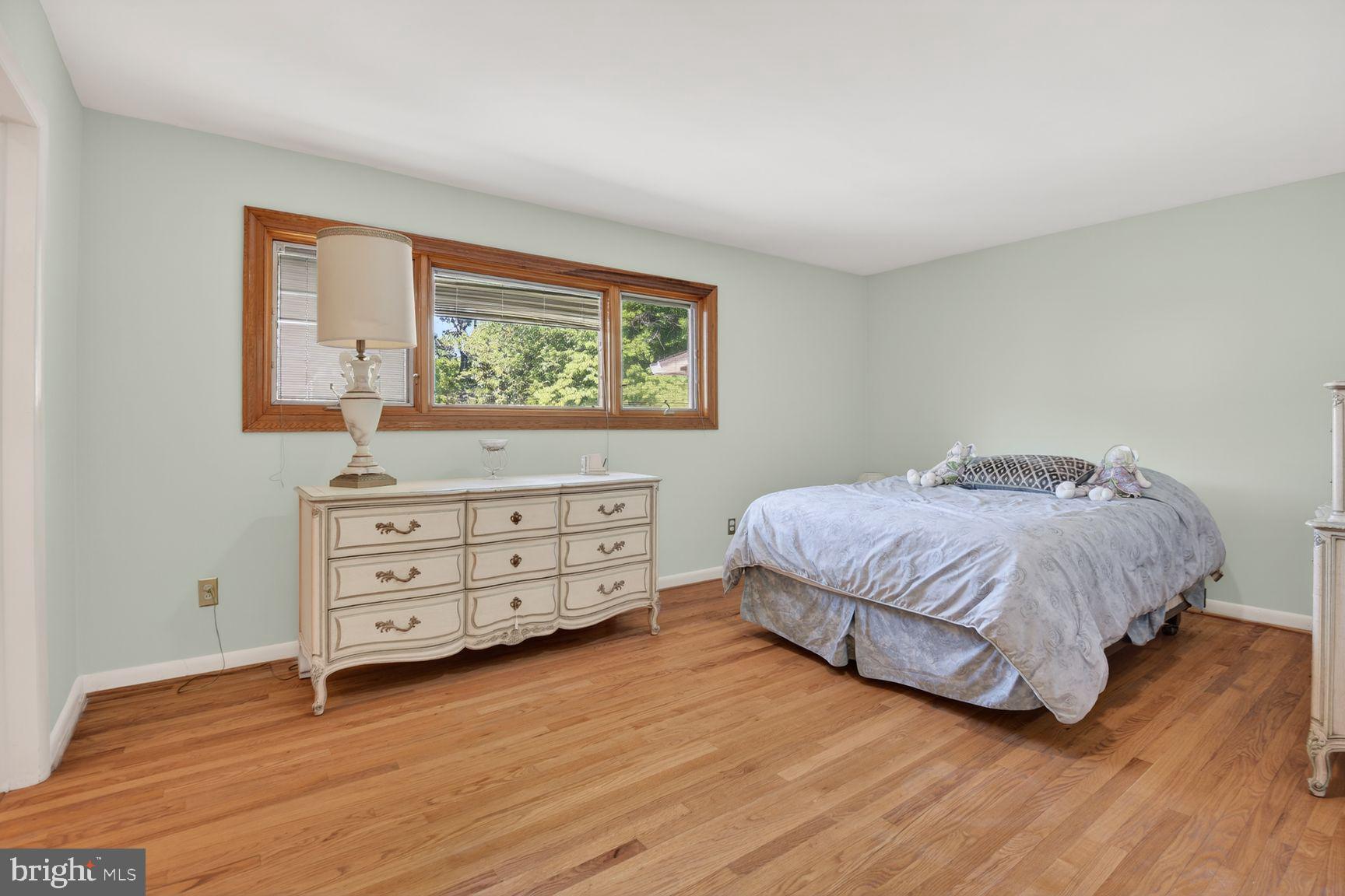 5800 Plainview Road Bethesda, MD 20817 - Photo 11 of 30 a bedroom with a bed and a dresser