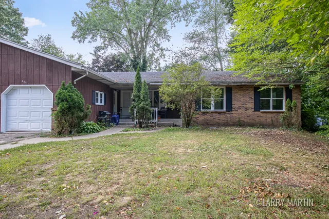 $400,000 | 944 Lancashire Court Southeast, Unit 946, Grand Rapids, MI 49508