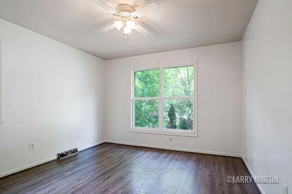 $400,000 | 944 Lancashire Court Southeast, Unit 946, Grand Rapids, MI 49508