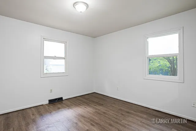 $400,000 | 944 Lancashire Court Southeast, Unit 946, Grand Rapids, MI 49508