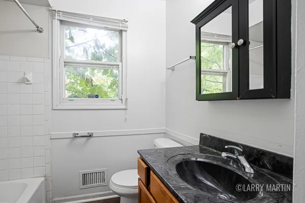 $400,000 | 944 Lancashire Court Southeast, Unit 946, Grand Rapids, MI 49508