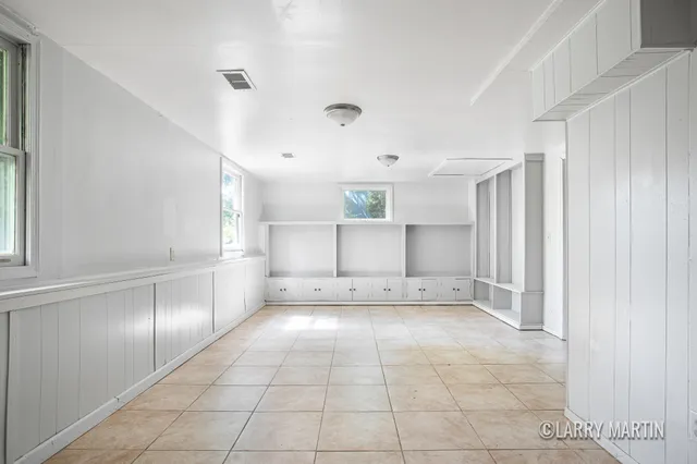 $400,000 | 944 Lancashire Court Southeast, Unit 946, Grand Rapids, MI 49508