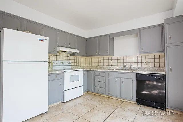 $400,000 | 944 Lancashire Court Southeast, Unit 946, Grand Rapids, MI 49508