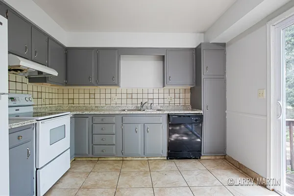 $400,000 | 944 Lancashire Court Southeast, Unit 946, Grand Rapids, MI 49508