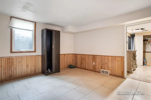 $400,000 | 944 Lancashire Court Southeast, Unit 946, Grand Rapids, MI 49508