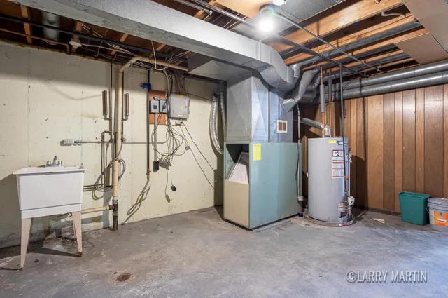 $400,000 | 944 Lancashire Court Southeast, Unit 946, Grand Rapids, MI 49508