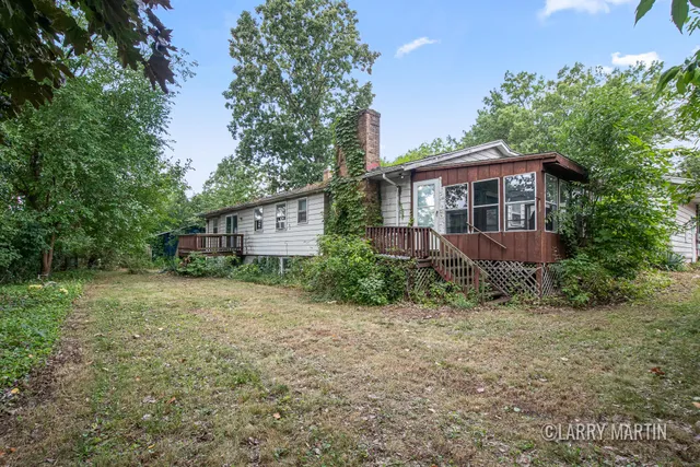 $400,000 | 944 Lancashire Court Southeast, Unit 946, Grand Rapids, MI 49508