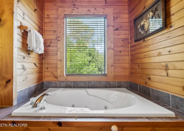 $975,000 | 1424 Rocky Top Way, Townsend, TN 37882