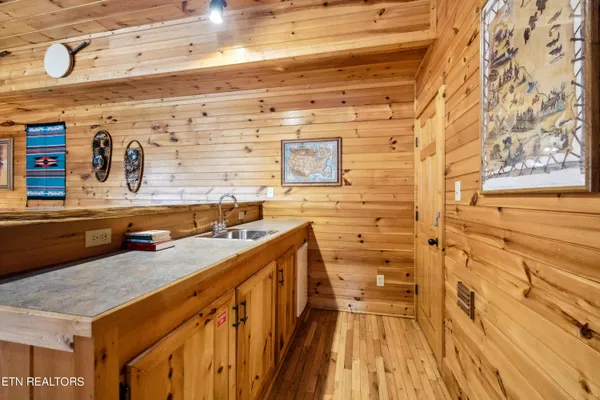 $975,000 | 1424 Rocky Top Way, Townsend, TN 37882