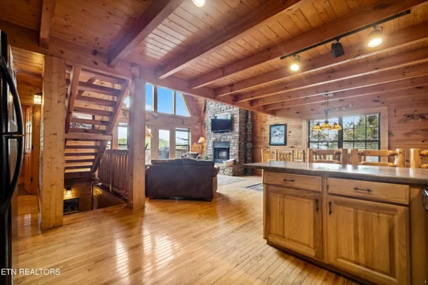 $975,000 | 1424 Rocky Top Way, Townsend, TN 37882