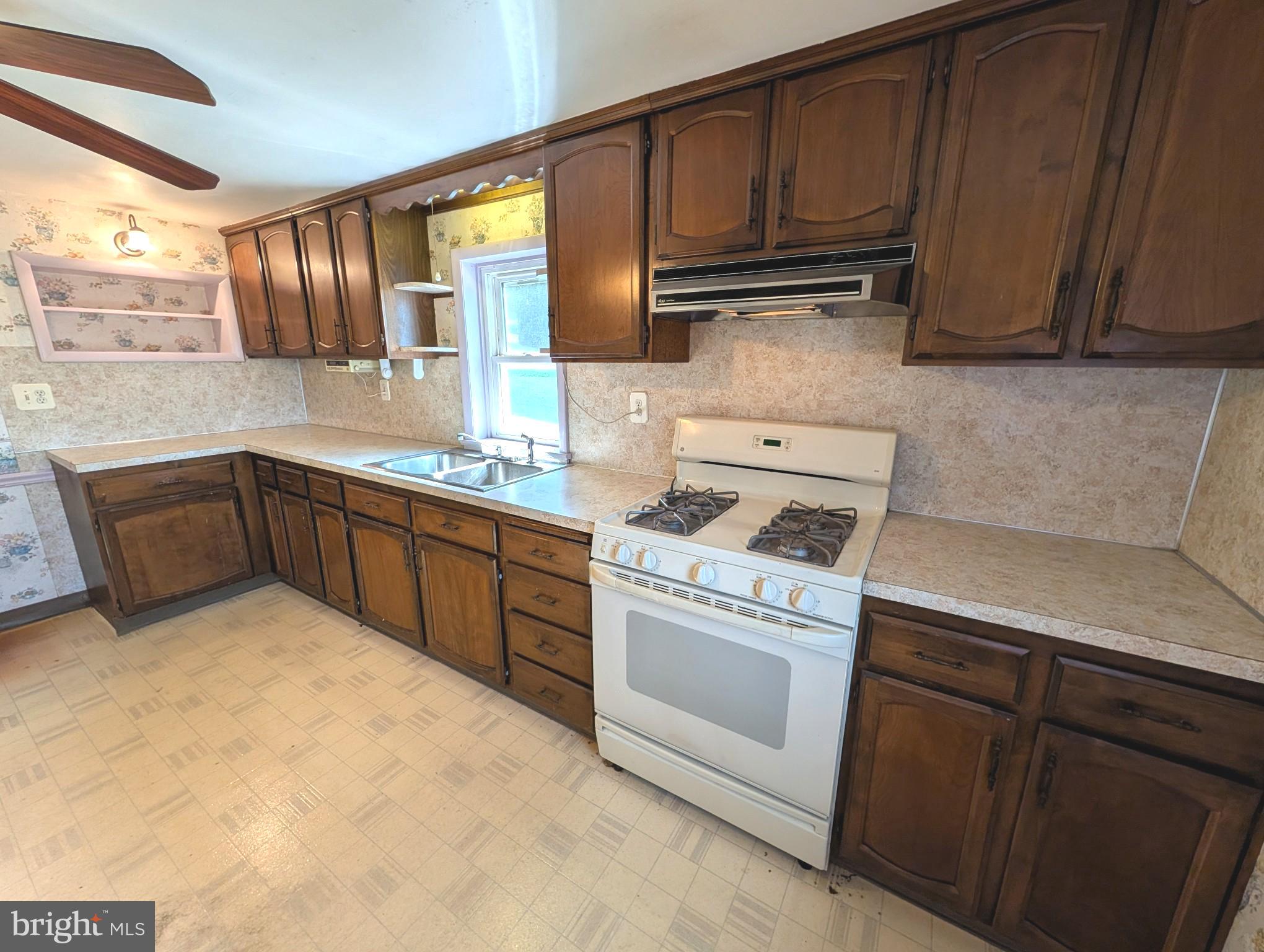 360 School House Road New Providence, PA 17560 - Photo 9 of 21 Kitchen