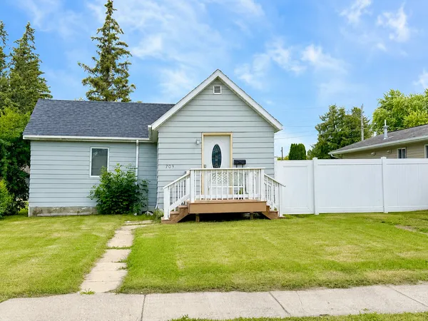 $113,000 | 709 Center Street East, Roseau, MN 56751