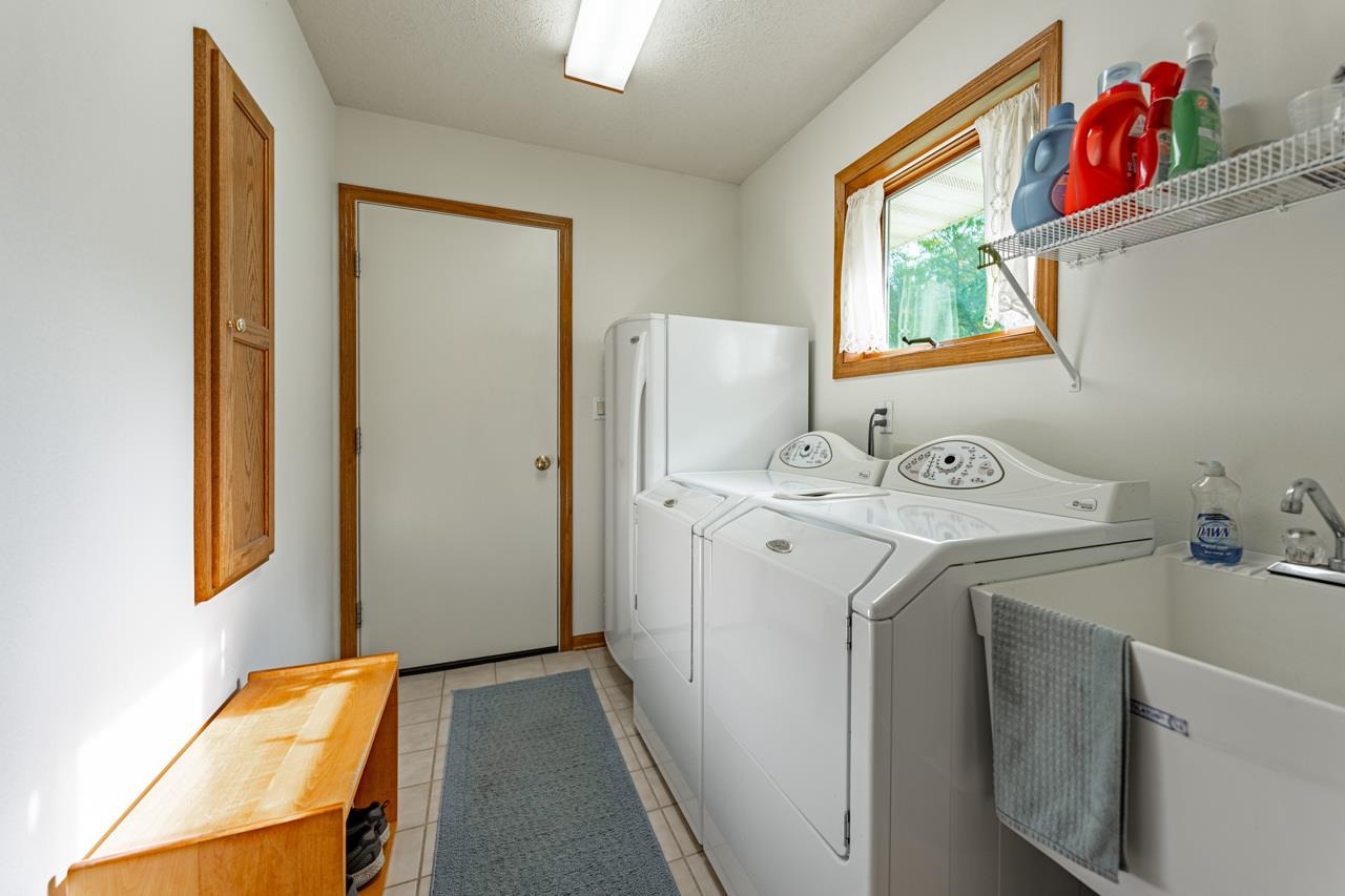 625 Waco Way Poplar Grove, IL 61065 - Photo 14 of 34 a utility room with dryer and washer