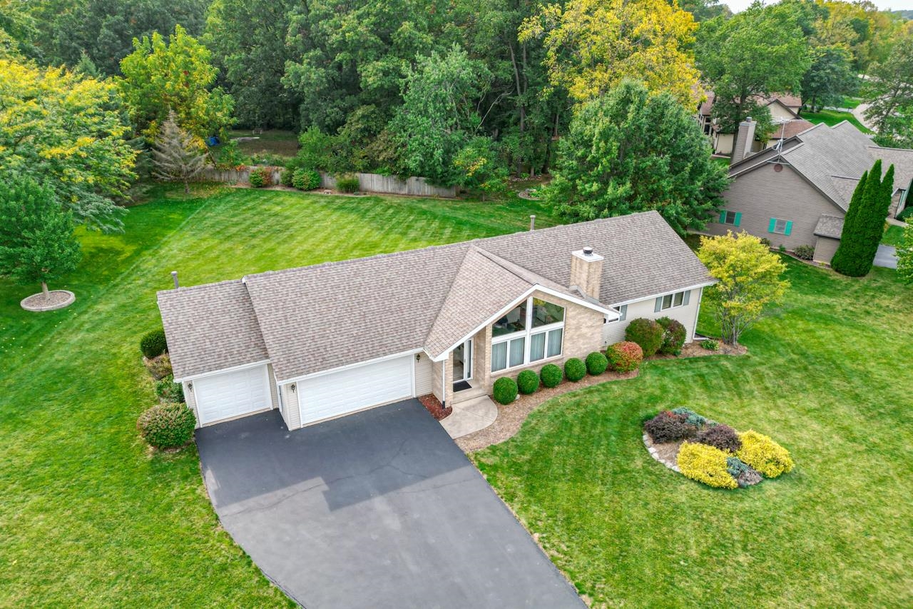 625 Waco Way Poplar Grove, IL 61065 - Photo 2 of 34