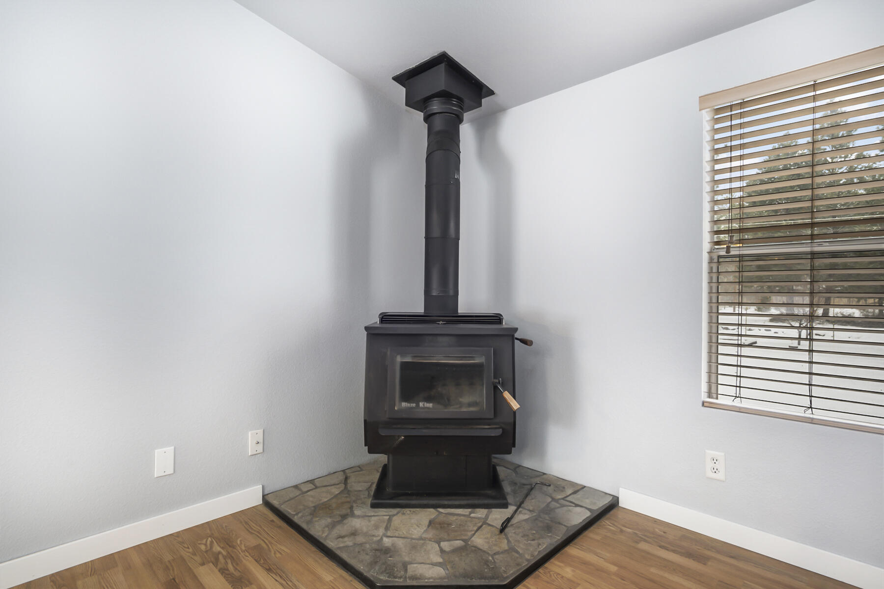 19271 Indian Summer Road Bend, OR 97702 - Photo 25 of 48 a view of a livingroom with a window