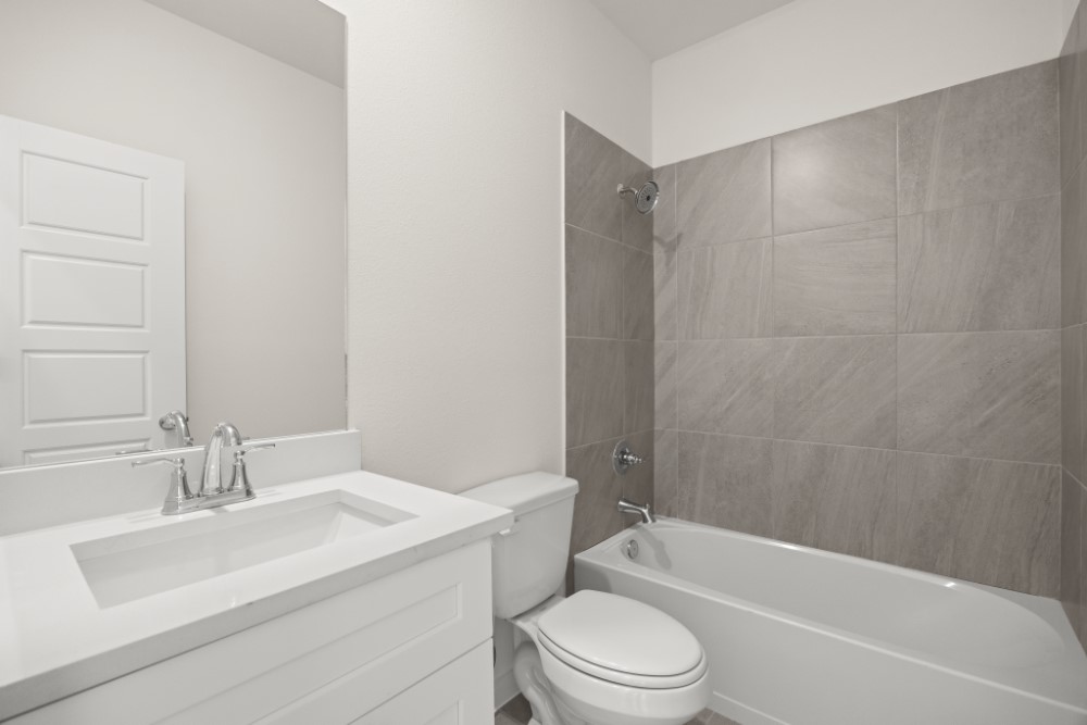 8311 Amber Summit Lane Angleton, TX 77515 - Photo 10 of 14 a bathroom with a sink toilet and bathtub