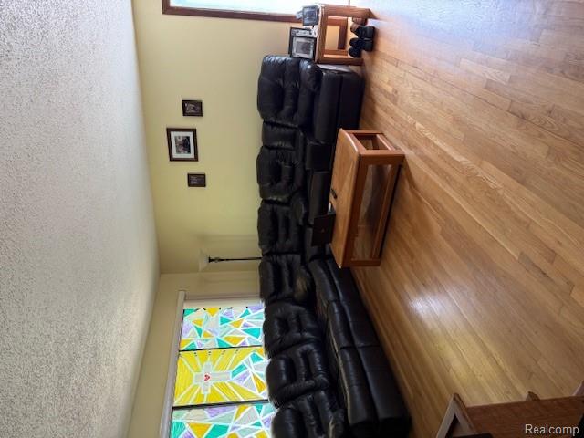 5496 Elizabeth Lake Road Waterford, MI 48327 - Photo 5 of 37 Gallery Image 5