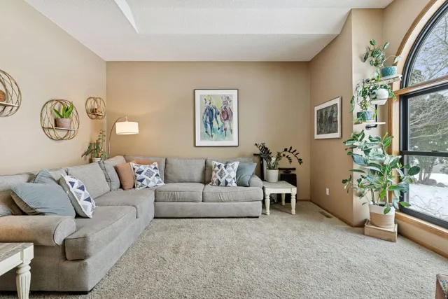 $525,000 | 16862 Illinois Avenue, Lakeville, MN 55044