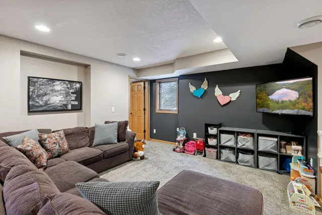 $525,000 | 16862 Illinois Avenue, Lakeville, MN 55044