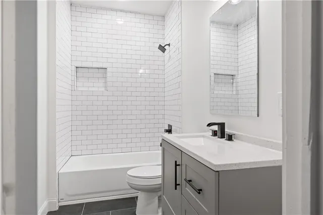 $1,600 | 360 Ponce De Leon Avenue Northeast, Unit 15, Atlanta, GA 30308