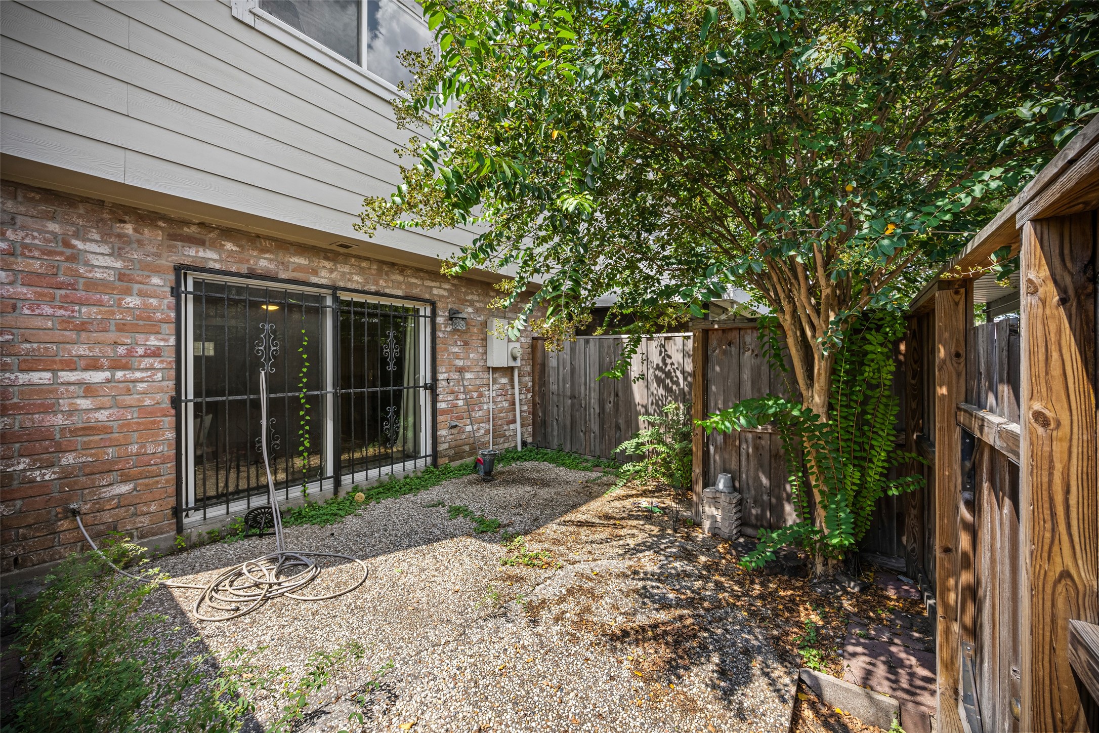 9501 Fondren Road, Unit 9 Houston, TX 77074 - Photo 24 of 29 a backyard of a house with seating space