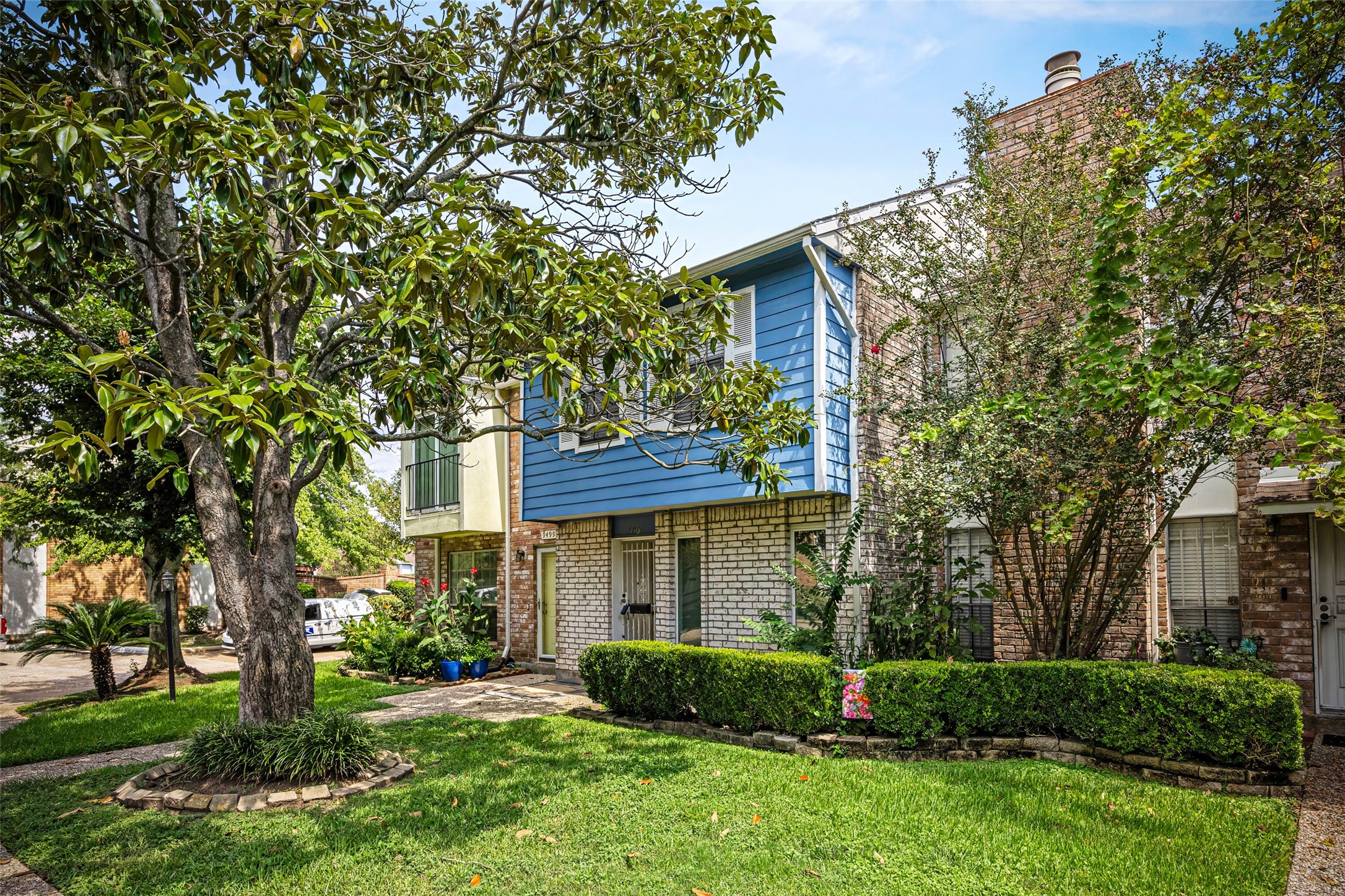 9501 Fondren Road, Unit 9 Houston, TX 77074 - Photo 4 of 29 a front view of a house with a yard