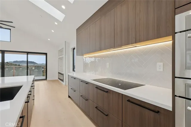 $2,390,000 | 526 Klamath Street, Brisbane, CA 94005