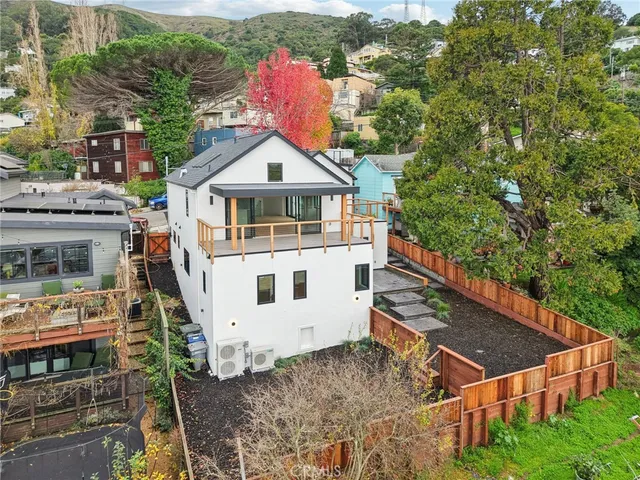 $2,390,000 | 526 Klamath Street, Brisbane, CA 94005
