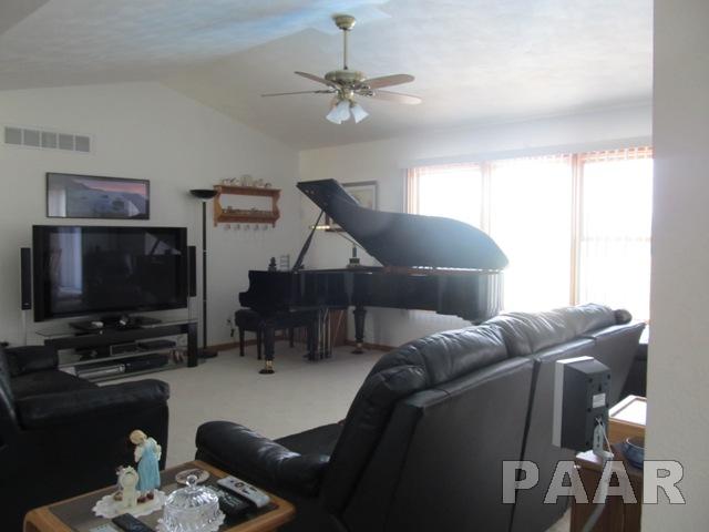 16161 Furrow Road Pekin, IL 61554 - Photo 5 of 15