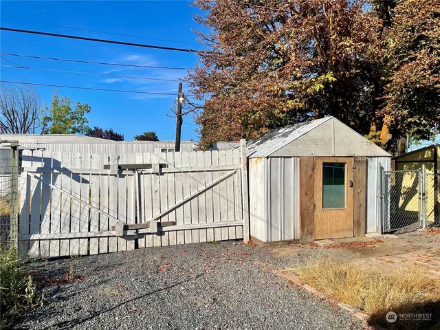 $69,000 | 206 East Main Street, Coulee City, WA 99115