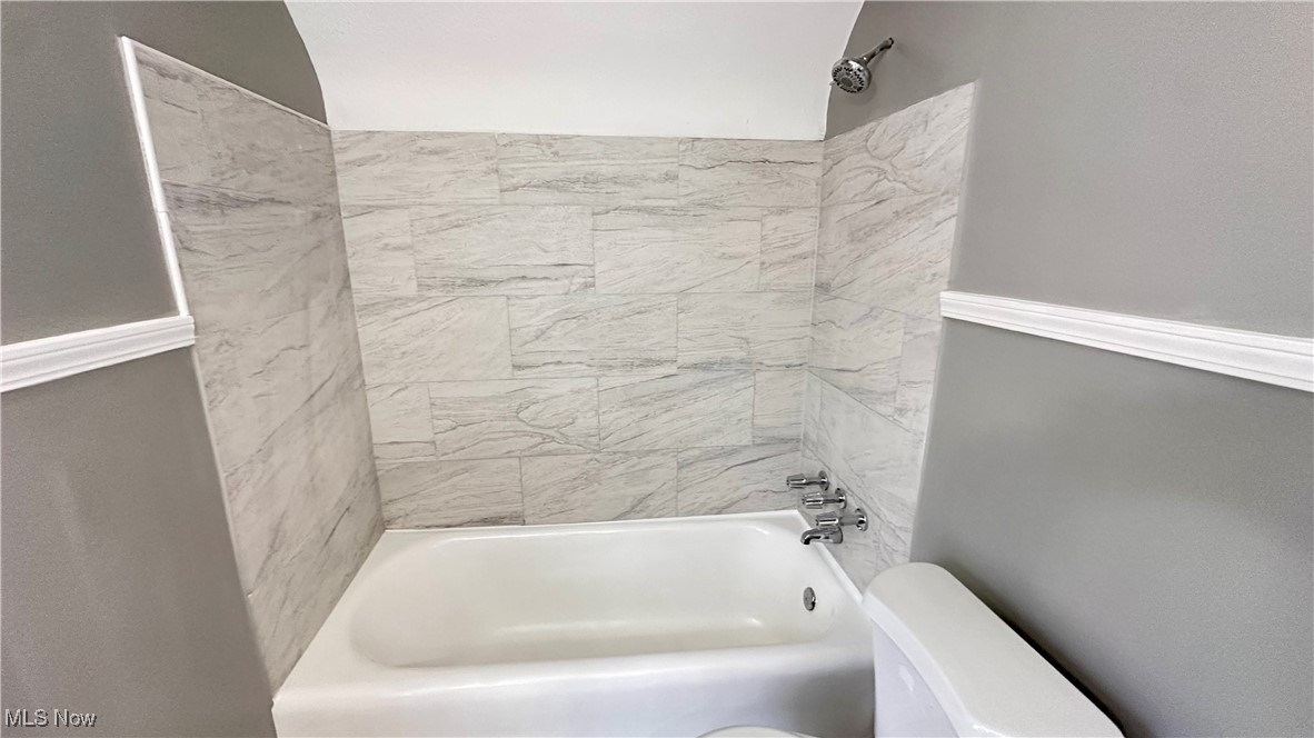 1914 Seneca Road Euclid, OH 44117 - Photo 11 of 30 Full bathroom with toilet and shower / tub combination