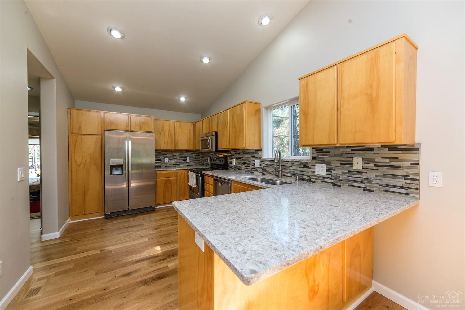 17325 Covina Road Bend, OR 97707 - Photo 5 of 25 Bright with great lighting and custom ti