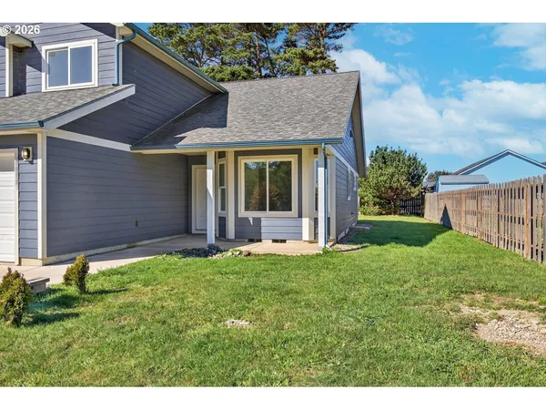 a view of a yard in front of house